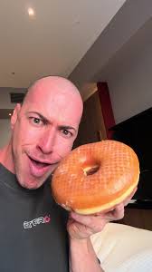 Randy's Giant Glazed Doughnut Review: Bigger is Not Better