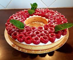 La Celebre Tarte Aux Framboises De Cyril Lignac Composee D Une Pate Sucree D Une Creme Et D Une Ganache A L Amande Et Quelques F Tarte Framboise Dessert Tarte