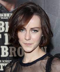 From the coolest cuts to the most outrageous updos, the celebrities always know how to keep them on the haircutting edge. Jena Malone Hairstyles Hair Cuts And Colors