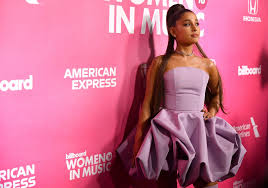 Последние твиты от ariana grande (@arianagrande). Ariana Grande Mit Diesem Mann Verbringt Sie Ihre Quarantane