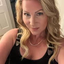 What are some short easy hikes with waterfalls near Shelton, Connecticut?