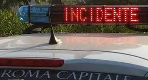 Gli ambulanti protestano contro i bandi che la sindaca raggi vuole realizzare a roma capitale: Roma Pauroso Incidente Auto Moto Sul Grande Raccordo Anulare Traffico Bloccato