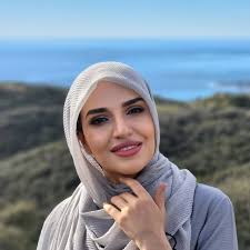 Sara Basiri's Instagram, Twitter & Facebook