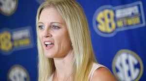 Kelly Jolly's Instagram, Twitter & Facebook