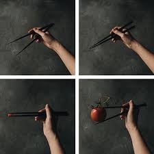 It should be pointing the same way as the first chopstick. How To Use Chopsticks Omnivore S Cookbook