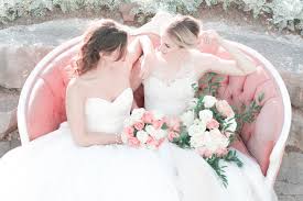 A downtown toronto florist that uses fresh flowers to design flower arrangements and bouquets for valentine's day, mother's day, weddings, special events, and other wonderful flower arrangements to celebrate birthdays, anniversaries, and other special events in the greater toronto area. Toronto Florist Gta Flowers Event Wedding Flowers Vintagebash