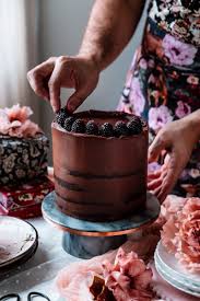 Makes enough for one sponge cake or 12 fairy cakes. Chocolate Cake With Creamy Blackberry Filling And Chocolate Ganache Historias Del Ciervo By Julian Angel