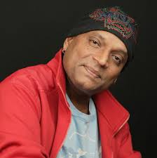 A fun-filled UP folk Song, Kajri Ki Kajarwa, has been given a mischievous  twist in Episode 5 of Benadryl Big Golden Voice Season 5. Song: Kajri Ki  Kajarwa Singers: Shahid Mallya and