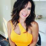 Rosalinda Mills's Instagram, Twitter & Facebook