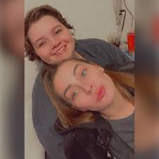 Elaine Angell's Instagram, Twitter & Facebook