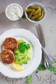 Fischbuletten Mit Erbsenpuree Erbsenpuree Erbsen Puree Vegetarische Gerichte