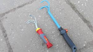 Gartenkralle grubber für garten aus qualitätsstahl jätegrubber mit langem stiel aus kiefernholz unkrautentferner mit 3 zinken gartenhacke unkrauthacke 140 cm. Kleingrubber Und Handgrubber Test 06 2021 Gartenzeile De