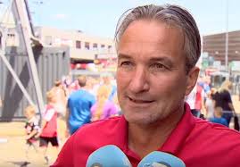 Rijnmond: 'Positie Mark Koevermans verder onder druk na eenmansactie  grasmeester' |