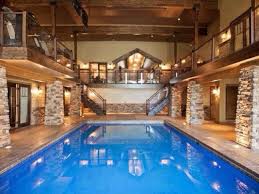 La Piscina Y Gymnasio Esta El Gimnasio Cubierto Y Piscina Indoor Pool Design Swimming Pool House Pool House Designs