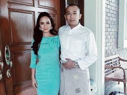Bagaimanapun nora telah berpisah dengan jejai pada julai 2008. Nora Danish Picks Bali As Wedding Location