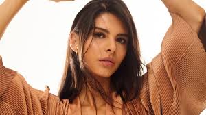 Julia Levy lança segunda faixa do EP “LUZ”, com releitura de Caetano Veloso 