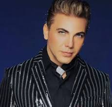 Cristian Castro sigue estudiando para terminar la prepa a sus 49 años ¿qué  carrera cursará?