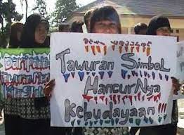 Cintaku layaknya hujan, yang ingin terus menghampirimu, namun engkau. Usung Keranda Pelajar Deklarasikan Anti Tawuran