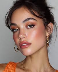 ✨ Maquiagens que brilham tanto quanto você. Inspirações certeiras para  arrasar no próximo evento — do glow sofisticado ao olhar marcante. Qual  dessas combina mais com o seu estilo? #AngelaSegalCampinas