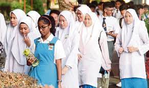 Agensi antidadah kebangsaan (aadk) mengenal pasti 1,829 murid sekolah rendah dan menengah di 178 sekolah seluruh negara terbabit dengan aktiviti penagihan dadah, menerusi. Sekolah Ini Bagi Hadiah Motor Tiket Percutian Kepada Murid Yang Kehadirannya 100 Wow