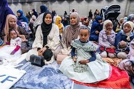 Her er Ahmed (15) og Mohammed (13) med for første gong: