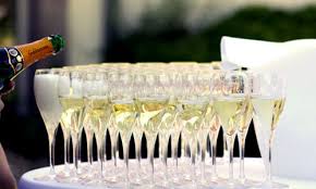 Combien De Bouteilles De Vin Et De Champagne Par Personne Pour Ma Reception Vins Et Champagne