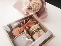 что можно подарить маме на день рождения своими руками быстро Sladkaya Korobochka S Dzhemom Shokoladkoj I Makaroni Bystro Podnimet Nastroenie I Immunitet Vo Vremya Prostudy Zakazat Mo Idei Podarkov Podarki Korobochki