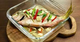 Jun 23, 2021 · setelah tampak kuning keemasan angkat dan tiriskan untuk saosnya, blender cabe merah, rawit, bawang merah, putih, dan tomat hingga halus. 14 Resep Ikan Ekor Kuning Tim Enak Dan Sederhana Ala Rumahan Cookpad