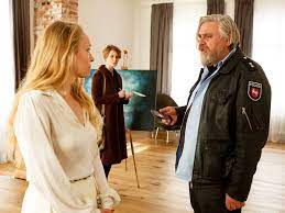 Es ist der erste film. Harter Brocken Ard Handlung Drehorte Und Schauspieler Von Film Die Falscherin Heute Film Tv Serien