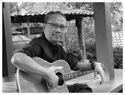 Beberapa musisi tanah air indonesia era modern pun masih sering menyanyikannya. 11 Musisi Penyanyi Legendaris Di Indonesia Yang Karyanya Tidak Lekang Oleh Waktu Dans Media