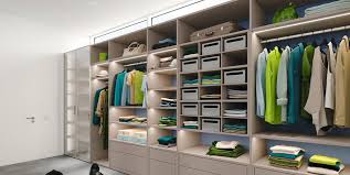 Wohnwelt couchtisch schlafzimmer lampe grün balkon boden hülsta elea bettwäsche tom tailor 155x220 kommoden weiss hochglanz offenes holzregal küche libanon küche rezepte holzstuhl alt küche gewinnen glas wand küche. Kleiderschrank Organisieren So Planen Sie Den Platz Fur Ihre Kleidung Optimal Kolnische Rundschau