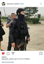 망한 아이돌 그룹의 리더 지훈에게 찾아온 마지막 회생의 기회건만, 촬영 첫날부터 나머지 출연자 유진과 요한의 섹스를 목격하고 만다! ê²½ì°°ìˆ˜ì—… 8 9 On Twitter Search Drama S Last Shooting Day Omg Can We Get Group Pics Please