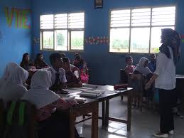 Gambar aesthetic keren dunia gambar dari duniagambars.blogspot.com aesthetic editor foto vaporwave stiker foto for android apk dari apkpure.com gambar guru sedang mengajar aesthetic : Gambar Ibu Guru Sedang Mengajar Di Kelas