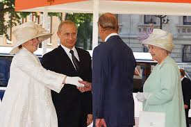 File:Vladimir Putin with Queen ...