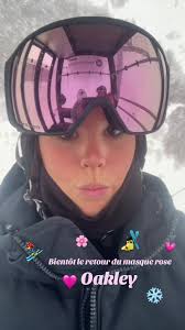 Découvrez le Masque Rose d'Oakley pour le Ski