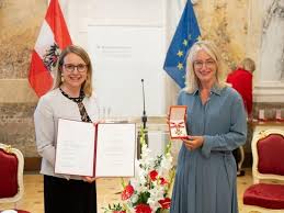 Österreichische bundesministerin für klimaschutz, umwelt, energie, mobilität, innovation und technologie. Leonore Gewessler Bundesministerin Fur Klimaschutz Umwelt Energie Mobiltat Innovation Und Technologie Bundesministerium Fur Klimaschutz Linkedin