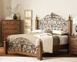 The Edgewood Poster Bed Exemplifies Traditional Styling At Its Finest Crafted From Mindy Wood Veneers This Bed Is Full Of Details Ev Icin Mobilya Yatak Odasi