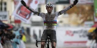 Na heel wat tweede plaatsen, was het tijd voor een nieuwe ploegnaam. Le Petit Fils De Raymond Poulidor Lui Rend Le Plus Bel Hommage
