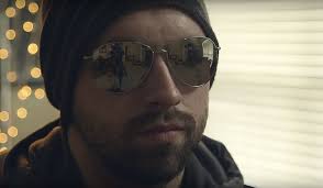 If you have ever photographed someone with the question of how to avoid glare in glasses is a common one, so today we have some simple and by asking the subject to lower his chin slightly, i was able to get rid of the glare completely. Shooting Tips How To Remove Glare From Reflective Objects