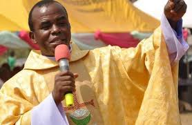 Reports of mbaka's abduction stirred a massive protest in enugu this afternoon, may 5, 2021. Rudk65pdmyjc5m