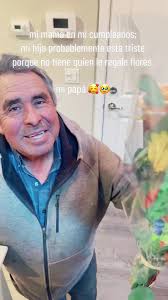 Mi papito never fails to bring me flowers