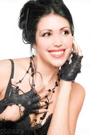 retrato de una bella morena alegre 18943530 Foto de stock en Vecteezy