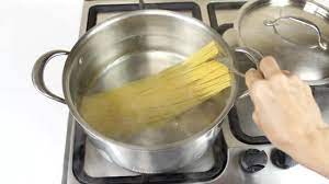 Langkah pertama tuangkan air dan juga macaroni ke dalam mug. Cara Memasak Pasta 15 Langkah Dengan Gambar Wikihow