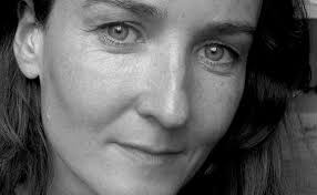 forma es vacío, vacío es forma: Emma McNally