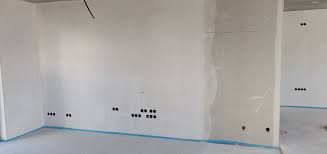 Der abstand zwischen dir und dem fernsehgerät ist ein sehr mir gefällt es optisch besser, wenn der fernseher etwas höher an der wand montiert ist. á Welche Hohe Fur Die Steckdosen An Der Tv Wand Erfahrungen Von Bauherren Und Bauexperten