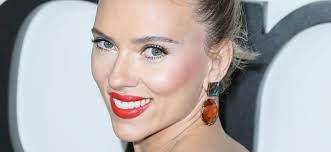 Scarlett Johansson Exposing Her Undies 'Keeps' The 'Attention'