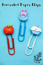 The paper clip is easy to use, can be firmly fixed on the paper, will not slip off, very suitable for office work, home office, also used for daily diy. 9 Cool Diys To Decorate Paper Clips Shelterness