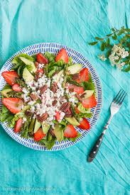 Spargelsalat Mit Erdbeeren Avocado Pekannussen Und Gerostetem Knoblauch Feed Me Up Before You Go Go