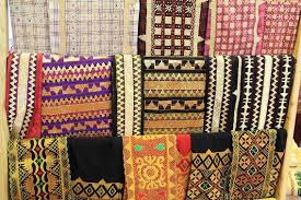 Filosofi dan makna kain lurik tercermin dari motif dan warna lurik. Kain Tenun Lurik Berasal Dari Daerah Penggambar