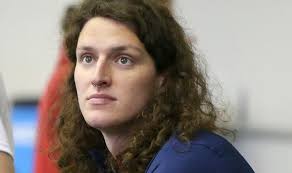 A William (Lia) Thomas è stato negato il posto olimpico in seguito alla  sconfitta nella sfida della World Aquatics Policy